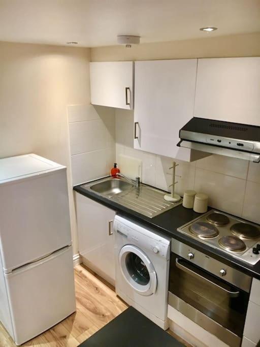 One Bedroom Flat In Central 런던 외부 사진